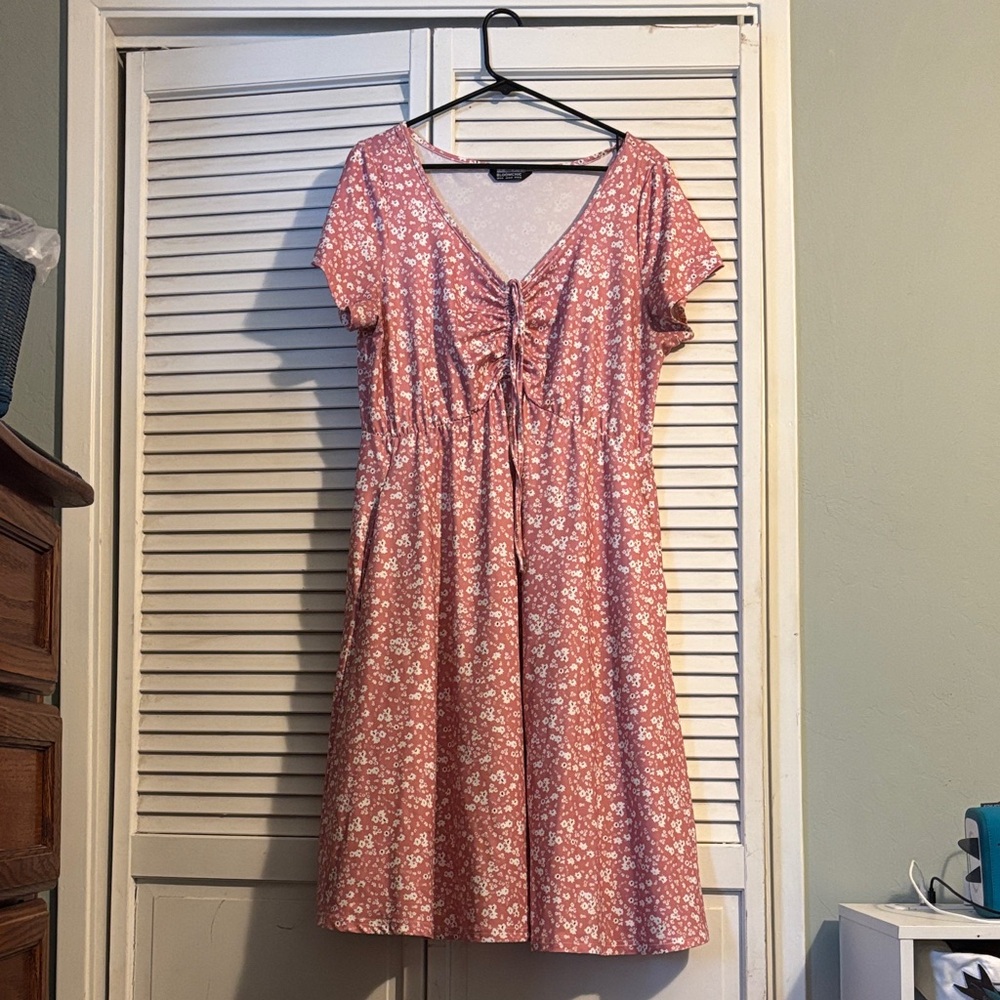 Bloomchic Floral Tie-FrontShort Sleeve Dress - Pink. Size 14-16